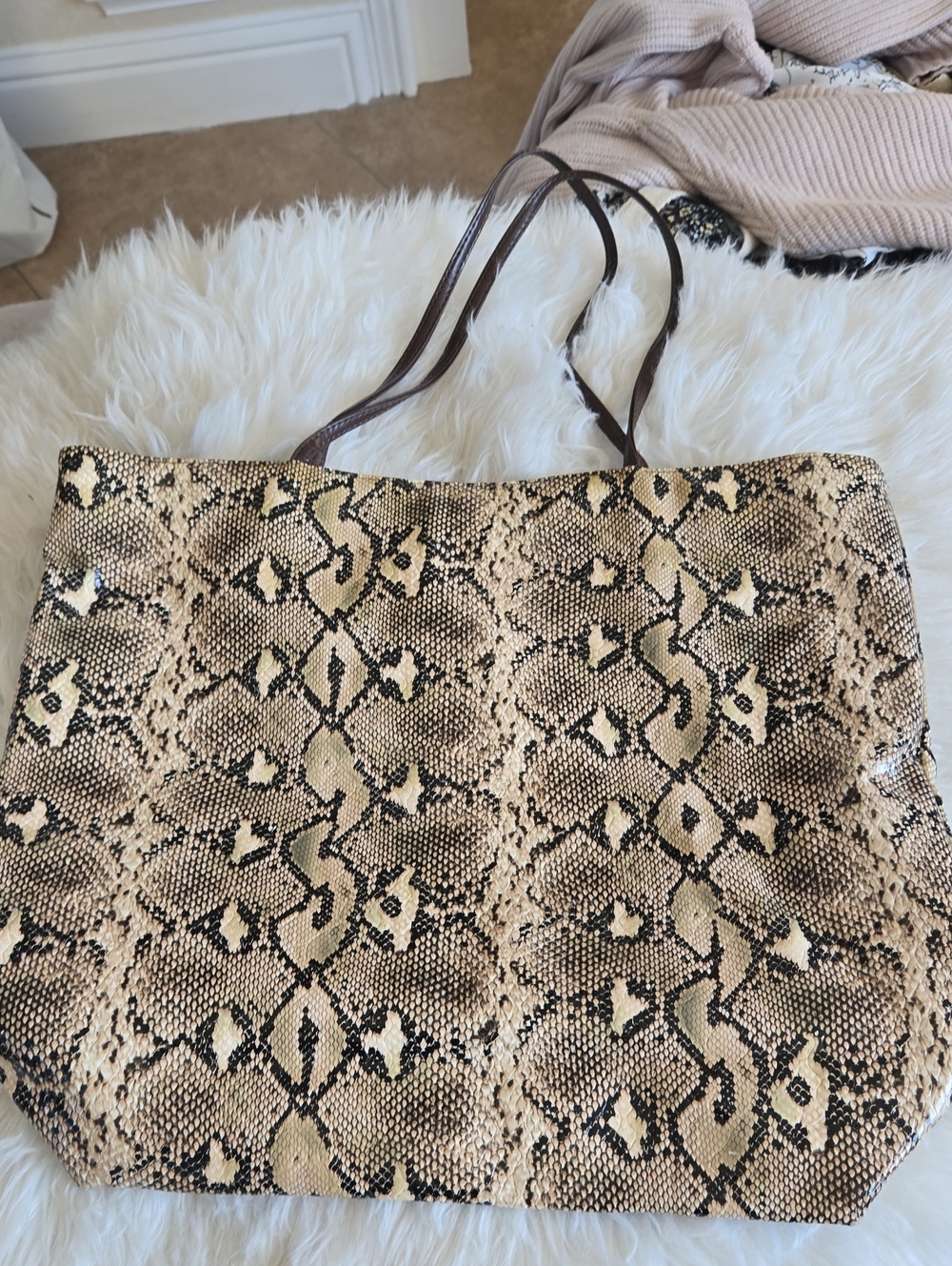 DSW Snake-Print Tote Bag in Beige and Black